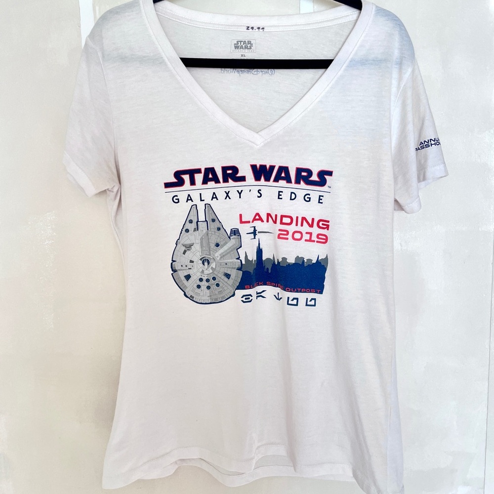 ❌SOLD❌ Star Wars Galaxy's Edge Exclusive Annual Passholder Tee from Land Opening